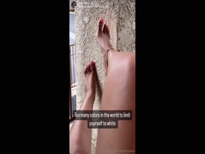 tittydondada: Exposed feet and legs