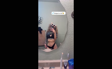 xandriaswrld: Explicit bra and underwear display