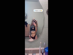 xandriaswrld: Explicit bra and underwear display