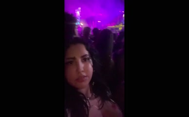 papasqrt deep cleavage tease