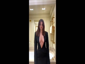 Emily Ratajkowski cleavage display