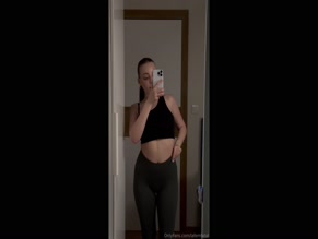 lafemfatal mirror selfie midriff leggings