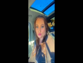 u409271266 woman in car selfie