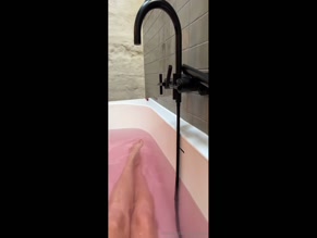 kajamoood: Pink bath soak uncovered legs