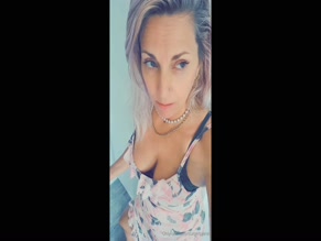 Stargirlplanet cleavage tease