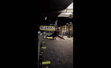 Leah Shutkever splits stretch.