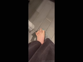 u457383265's Painted Toes Tease