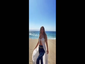 Hailee Steinfeld Beach Cleavage