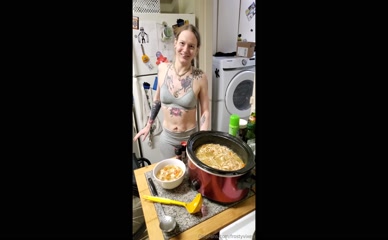 Frostyvixen's Tatted Bra Dance with Chicken Soup