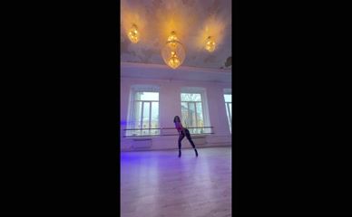 Pearlmegan Ass-Popping Dance in Heels