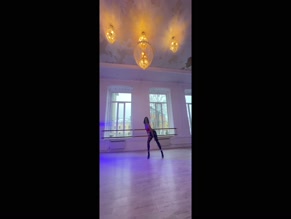 Pearlmegan Ass-Popping Dance in Heels