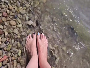Missylissi's feet in lake water.