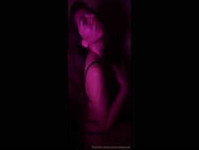 purplepurplepurple Lingerie Twerk