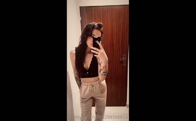 Dem0nicangel braless selfie.