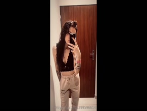Dem0nicangel braless selfie.