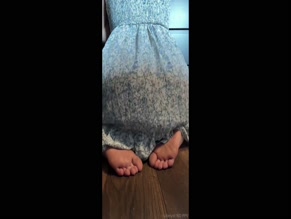 noppv-lillelyst: pussy insertion, butt visible