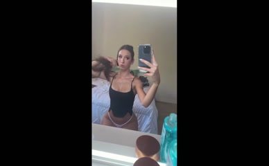 london11xo tongue selfie