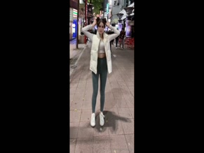 aixibb: Shows her body in leggings