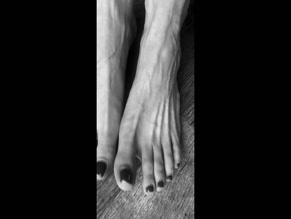 Shinyredtoes Veiny Feet Close-Up