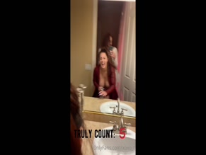 Nikki Eliot Gets Head in Bathroom Mirror Selfie
