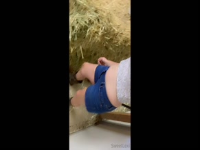 Lexisweet4unow shows her tits in a barn.