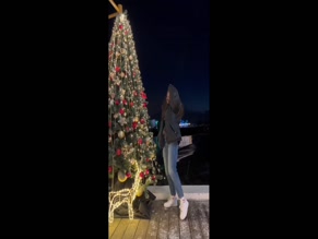 wowirenn: Posing by Christmas tree