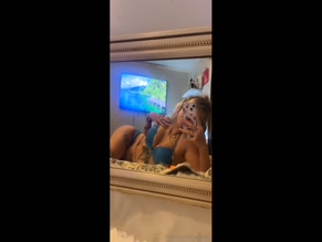 lovergiiirlxxx Lingerie Display Reflection