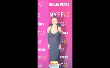 Selena Gomez Red Carpet Cleavage