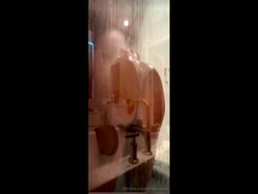 Qimmah Russo Ass Shower