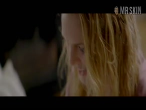 Heather Graham strangles man in robe.