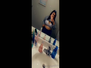 baabygurrl22: mirror selfie boob flash