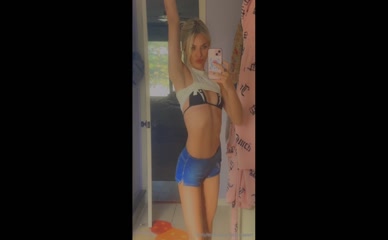 mielsitamel: sexy pose in shorts and black bra