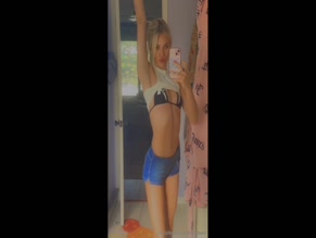 mielsitamel: sexy pose in shorts and black bra