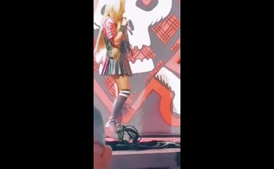 Avril Lavigne Ass Skirt Lift Stage