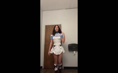 Kenzie Alice in Wonderland Cosplay Bathroom Dance