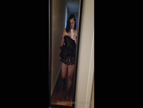 tinkerbelltiff: mirror tease stocking flash