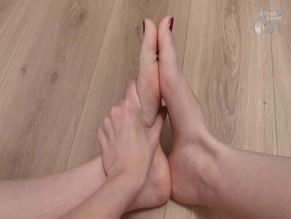 Frenchmoon69 Footjob