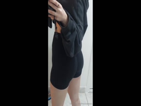 Spoiledhottieamelia Ass Selfie