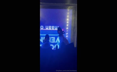 lolacolombiana: exposed butt and cleavage