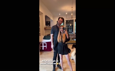 Ariel Winter dog distraction selfie.