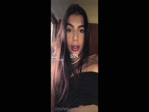Iasmin.free ass and cleavage reveal
