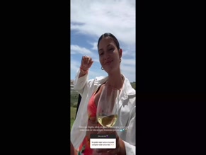 Tania Medina Cleavage Reveal