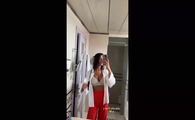 Tania Medina mirror selfie cleavage