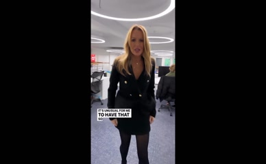 Amanda Holden's Pantyhose and Cleavage Reveal
