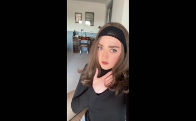 Maisie Williams Drunk Pussy Flash