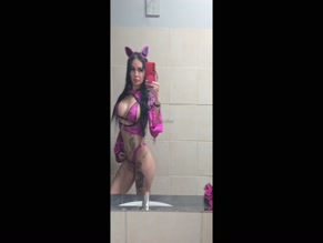 victoriaraefree: Tight Pink Bikini Selfy