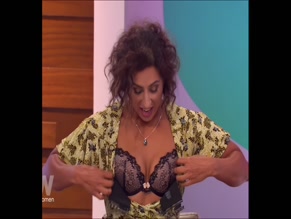 Saira Khan Bra Flash