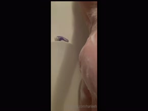 Harleeh shaking her bare ass in shower