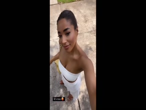 Shirin Olivia Cleavage Tease