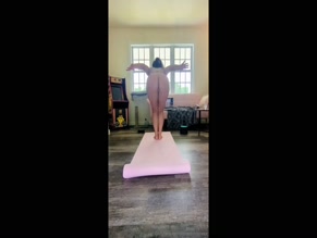 lemondropxxx yoga in sexy thong shownig her butt